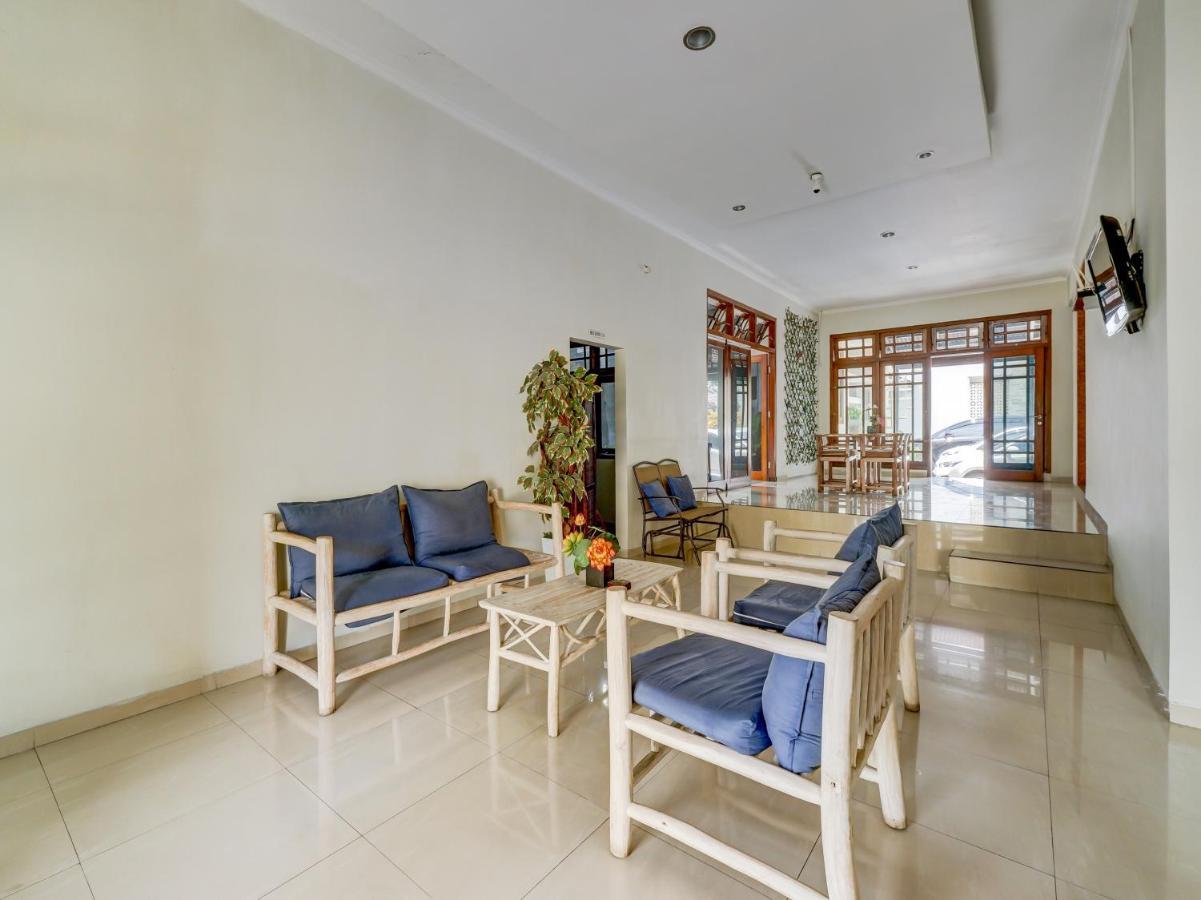 Hotel Collection O 3945 Bale Tardian Syariah Melati Exterior foto